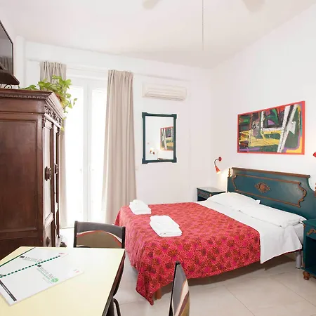 Hotel Martini Bed Rome