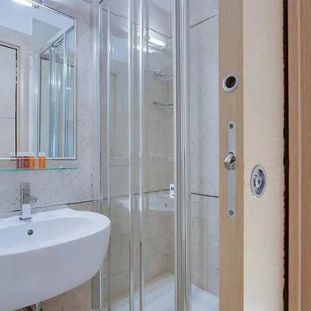 La Piccola Maison 3* Rome