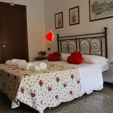 City Room B&B Bed & Breakfast 5*