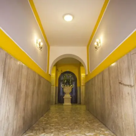 Hotel Capri 2*
