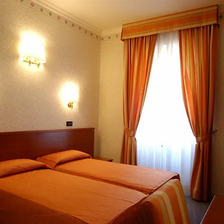 Hotel Dina 3*