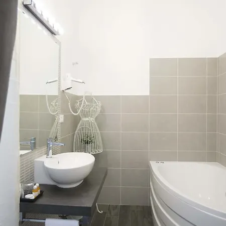 Testaccio Village 3*