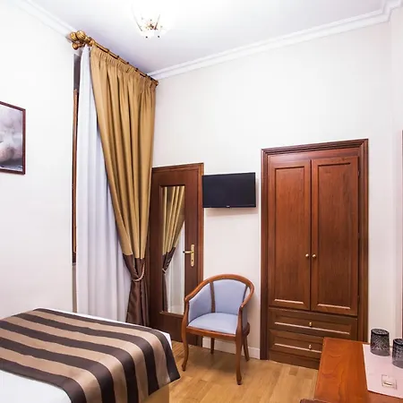 Piazza Di Spagna Отель