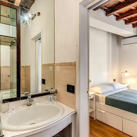 Italianflat- Fontana Di Trevi Апартаменты *