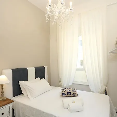 Daplace - Arena House Pensión Roma