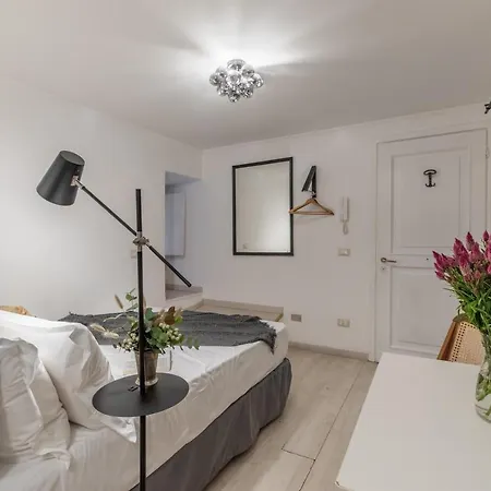 Apartment Basic - 350 M Far From Fontana Di Trevi Rome
