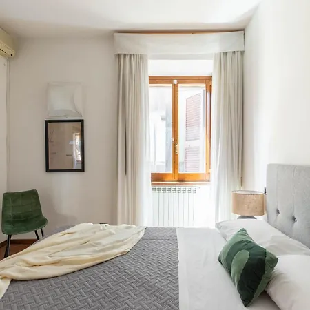 Iflat Pantheon's Roomy And Friendly Apartment Rome