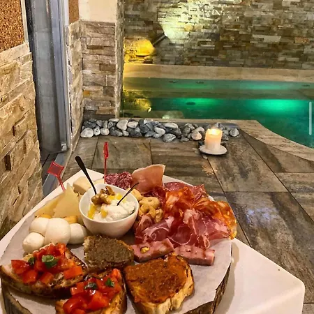 Aurelia Garden Gold Bed & Breakfast
