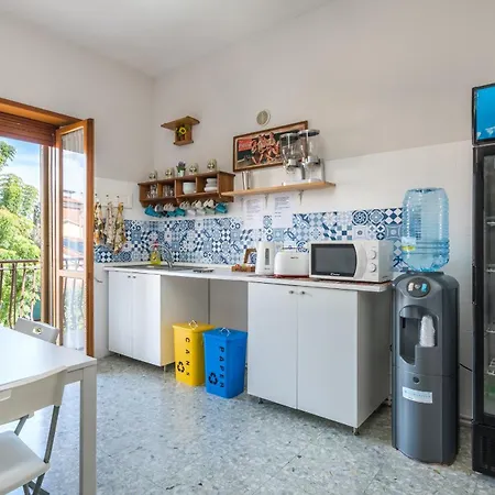 Travelershome Ciampino&Morena Guesthouse *