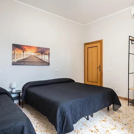 Travelershome Ciampino&Morena Guesthouse *