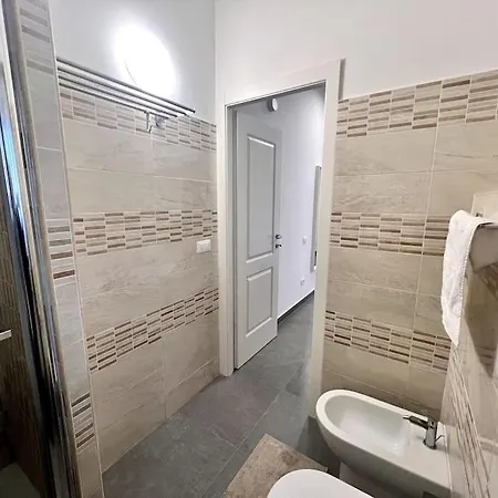 White Mary House For Two People Apartment
