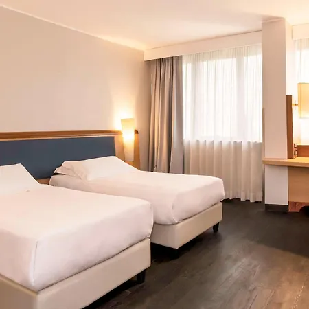Mercure West 4*