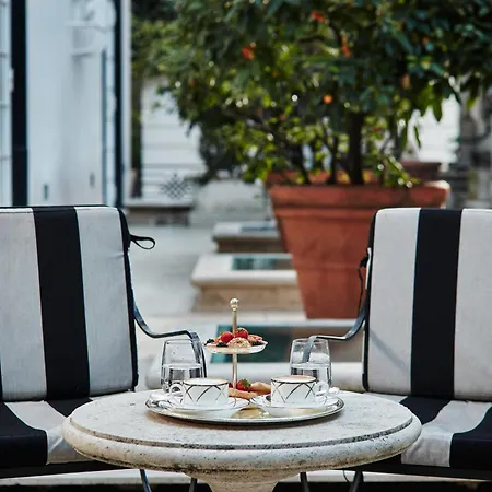 Lord Byron - Small Luxury Of The World 5*