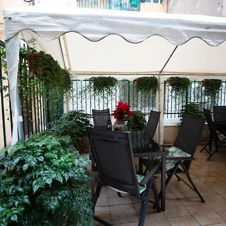 Flatinrome Trastevere Deluxe - Patio Guest house Rome