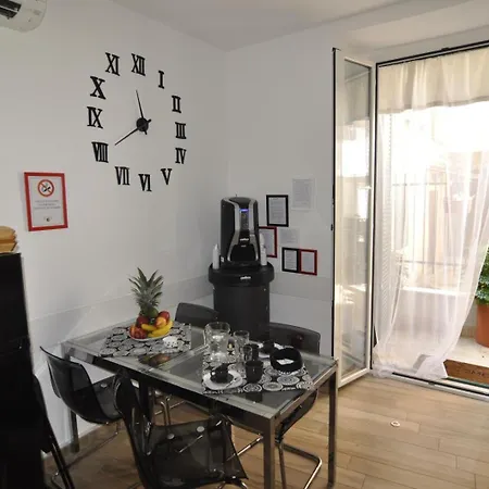 Flatinrome Trastevere Deluxe - Patio 3* Rome