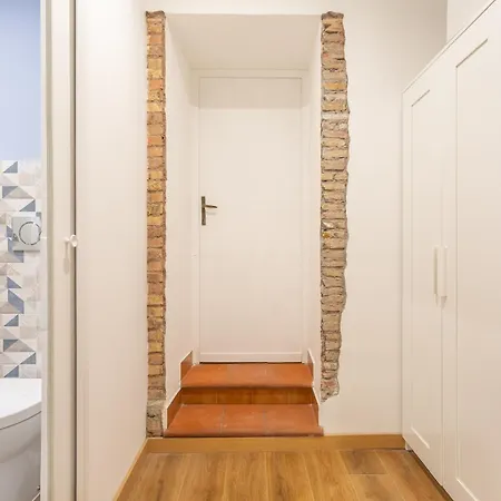 2 Bdr Navona Quintessential Charm