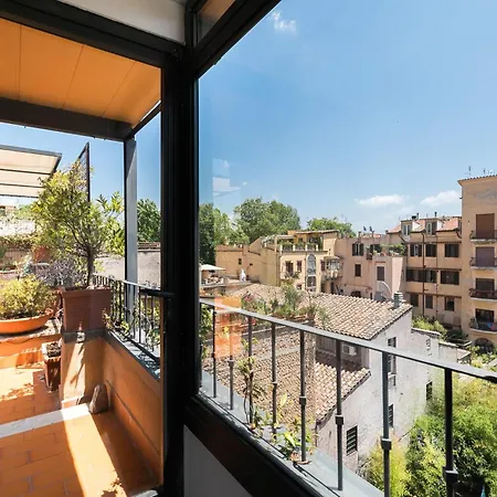 Trastevere Charming Penthouse Apartment Rome