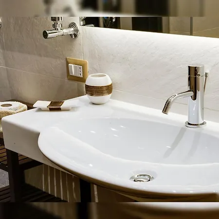 Lh Royal Terrace Гостевой дом