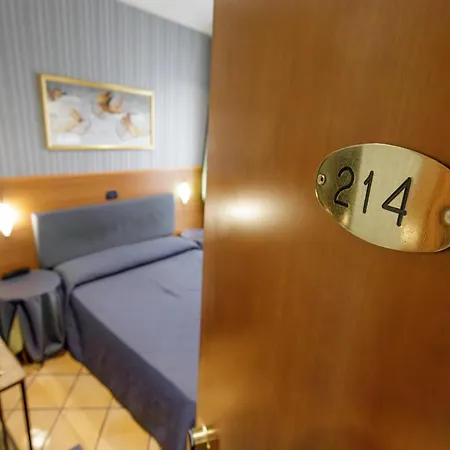 Lirico Hotel 3*