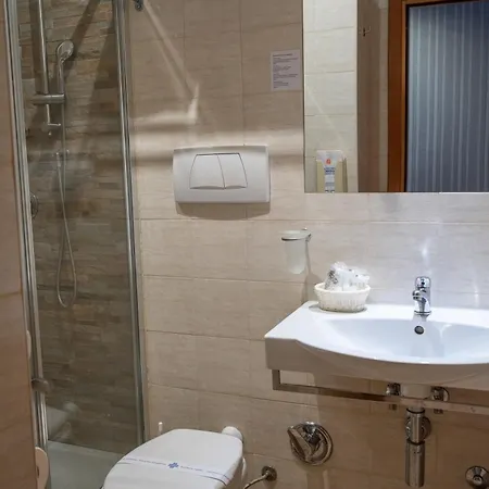 Lirico Hotel 3*