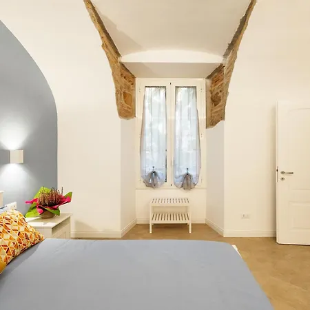 Live - Chez Le Roi Luxury