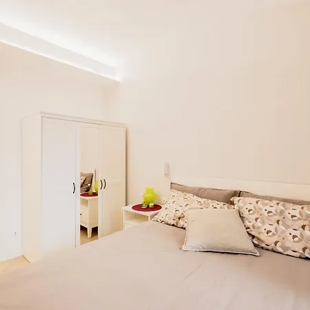 Live - Chez Le Roi Luxury 아파트