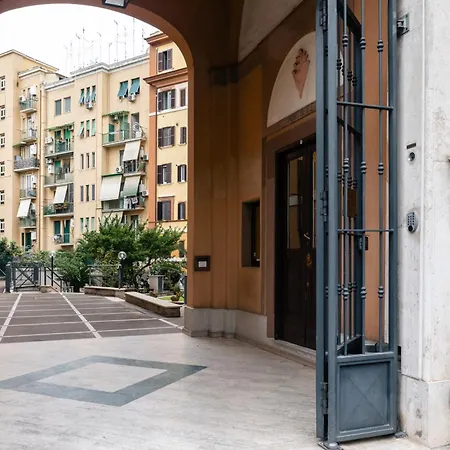 Appartamento Suitte In San Giovanni Near Basilica - - *