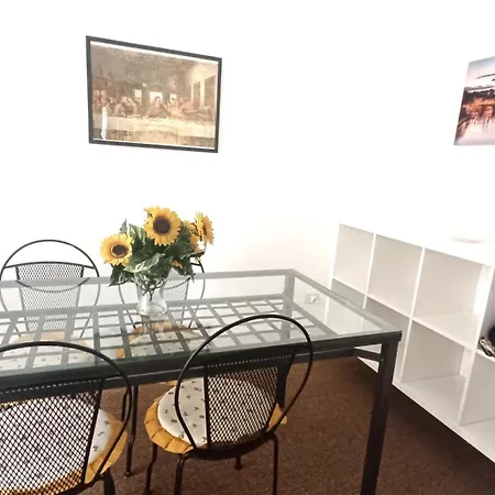 Lovely 5 Min Walk To Saint Peter Basilica Apartment Rome