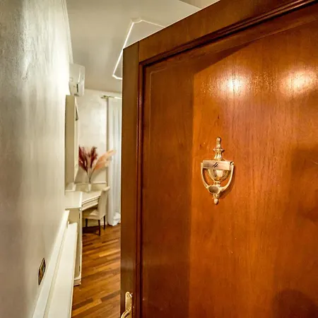Bed & Breakfast Downtown Luxury - Termini Train Station