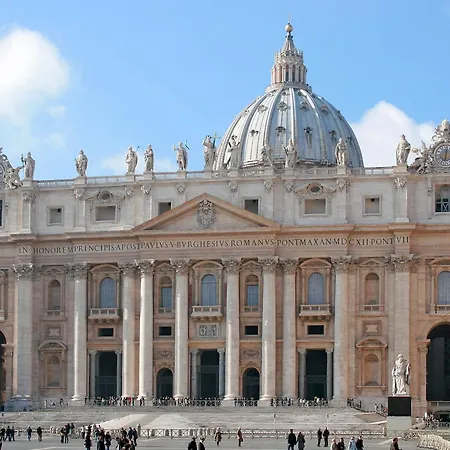 Lovely 5 Min Walk To Saint Peter Basilica Apartment