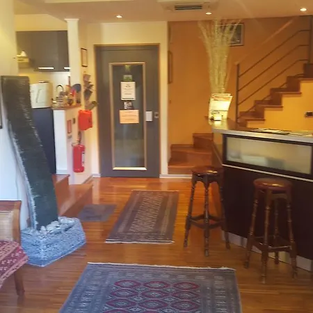 Aurelia Garden Gold Bed & Breakfast