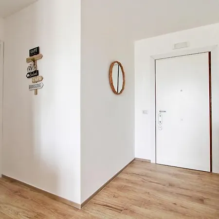 Eur Torrino Apartment, Vicino La Stazione Metro Tor Di Valle Apartamento