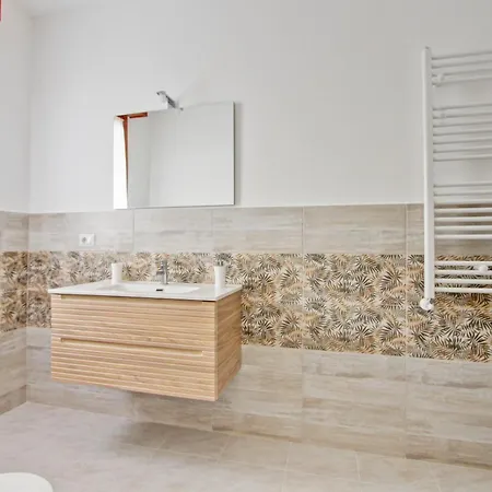 Eur Torrino Apartment, Vicino La Stazione Metro Tor Di Valle Apartamento *
