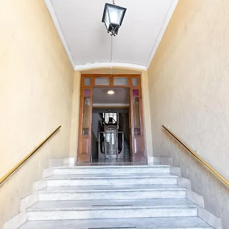 Piramide Apartment *