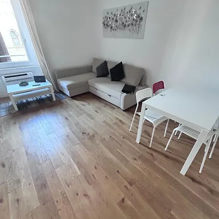 Realty Company Trevi Apartment *