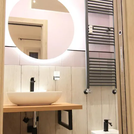 Helle Hus - 200m From Piazza Bologna Metro And 10 Minutes From The Colosseum * Roma
