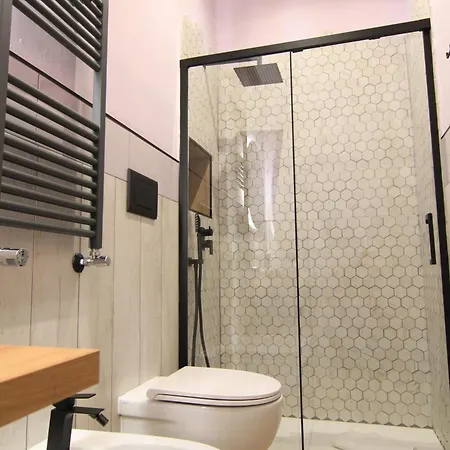 Helle Hus - 200m From Piazza Bologna Metro And 10 Minutes From The Colosseum Pensión Roma