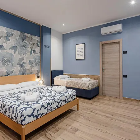 Helle Hus - 200m From Piazza Bologna Metro And 10 Minutes From The Colosseum Pensión *