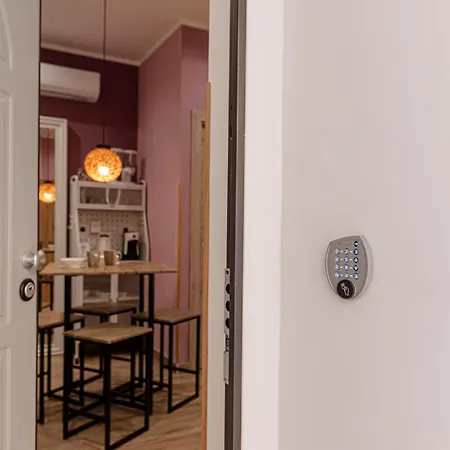 Pensión Helle Hus - 200m From Piazza Bologna Metro And 10 Minutes From The Colosseum *