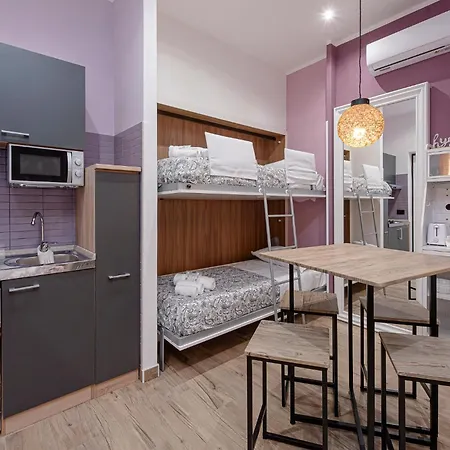 Helle Hus - 200m From Piazza Bologna Metro And 10 Minutes From The Colosseum Pensión *