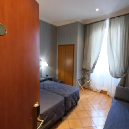 Lirico Hotel 3*
