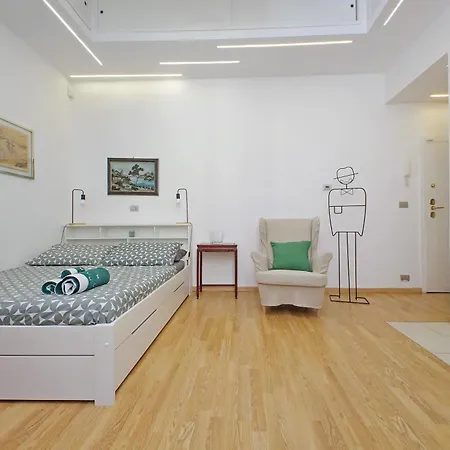 Апартаменты Delizioso Loft All'esquilino *