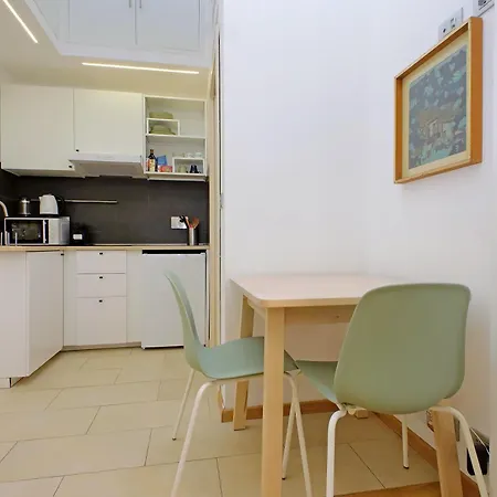 Апартаменты Delizioso Loft All'esquilino *