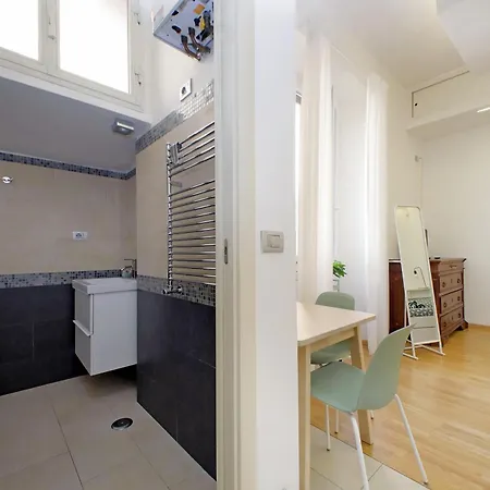 Апартаменты Delizioso Loft All'esquilino *