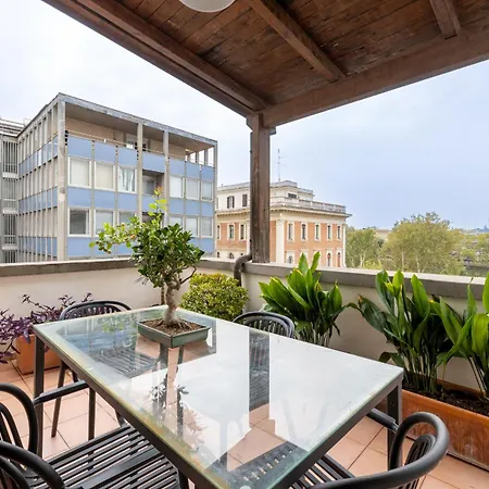 Elegant Penthouse With Terrace