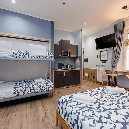 Helle Hus - 200m From Piazza Bologna Metro And 10 Minutes From The Colosseum Pensión Roma