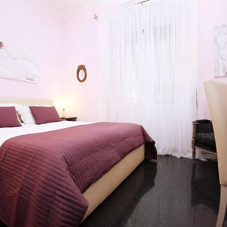 Amica 2* Rome