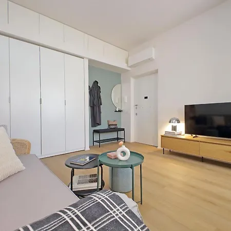 Ych-eleganza E Confort Vicino Metro Re Di Apartment