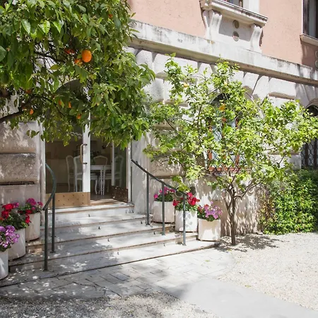 Domus Giulio *