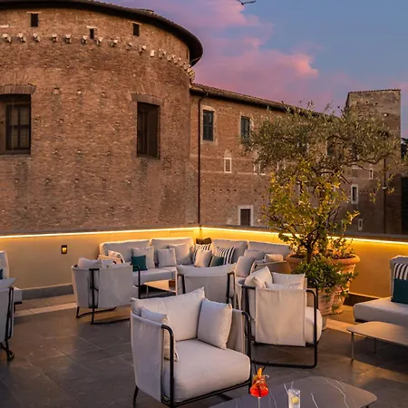 Mate Collection Mia, Colosseum Hotel